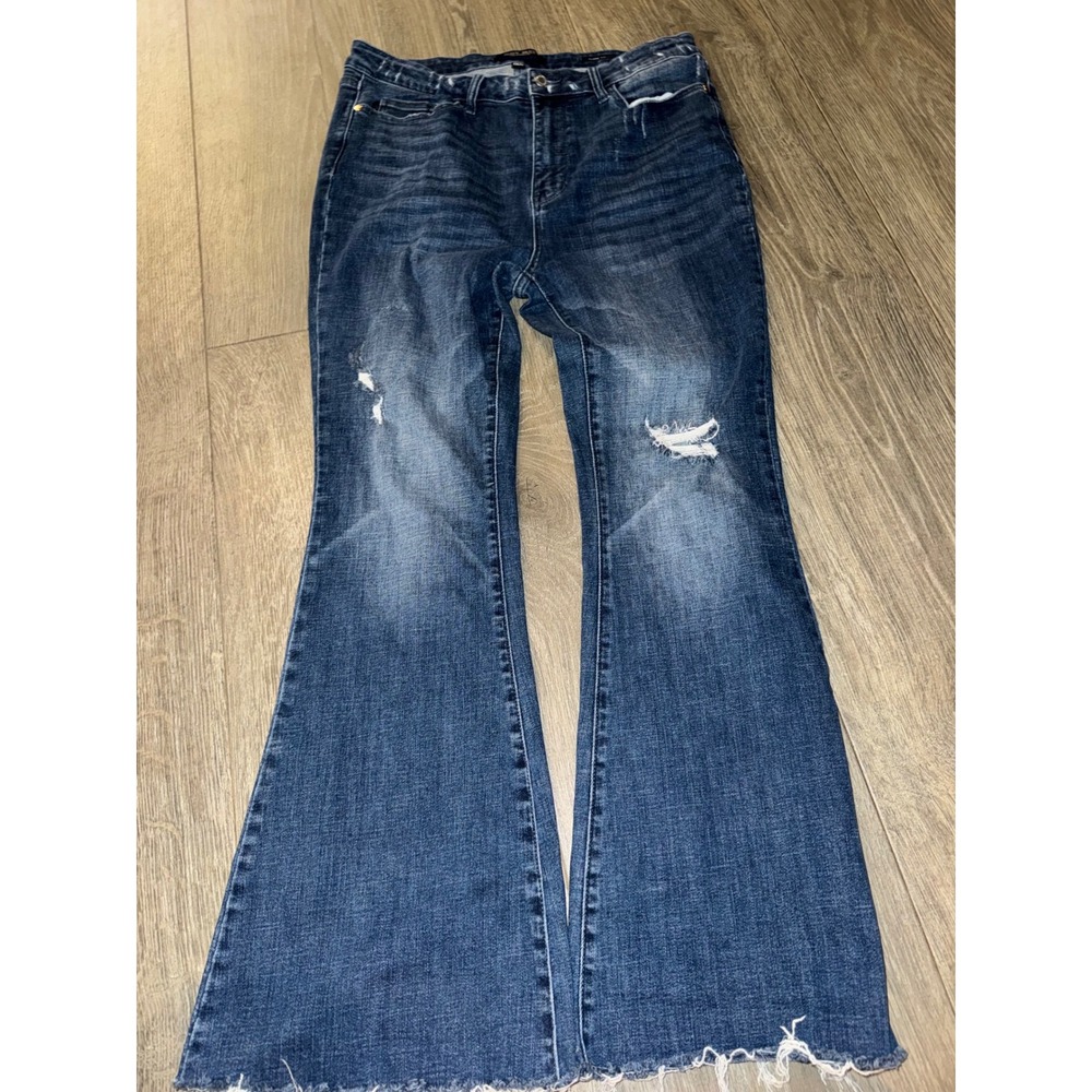 Judy Blue Distressed Flare Leg Jeans Medium Wash Raw Hem Size 15/32 88169